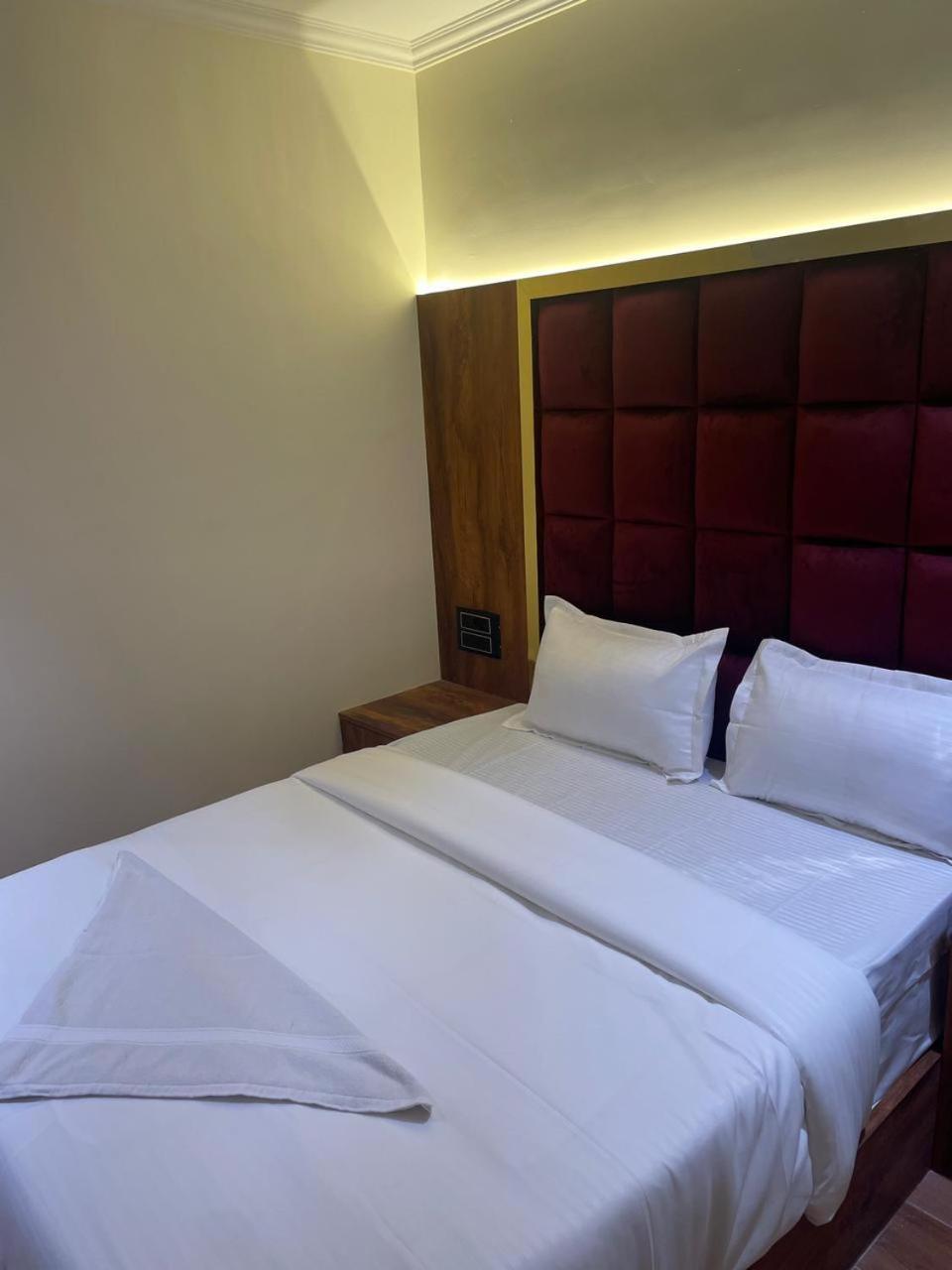 Hotel Sai Palace- Near Tata Memorial Hospital Мумбаї Екстер'єр фото